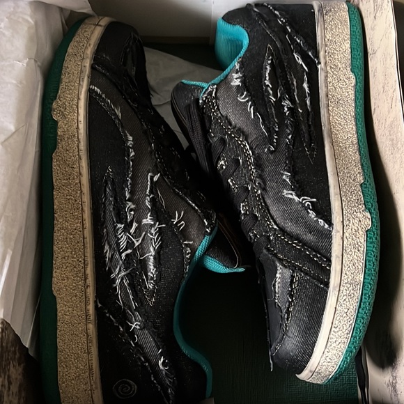 NEW IN BOX ROUND TWO CHUNKEE SKATE SHOES BLACK DENIM - Picture 5 of 6